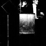 «Leon Theremin» участника Griffiths, Paul (1978). A Concise History of Modern Music. Thames and Hudson.. Под лицензией Общественное достояние с сайта Викисклада - https://commons.wikimedia.org/wiki/File:Leon_Theremin.jpg#/media/File:Leon_Theremin.jpg