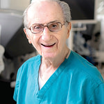 Авторство: Седарс-Синайский медицинский центр. Beverly Press and Park Labrea News, Добросовестное использование, https://ru.wikipedia.org/w/index.php?curid=11315702