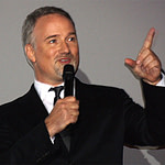 «David Fincher (2012) 4» участника Elen Nivrae from Paris, France - cropped and revised version of IMG_9270. Под лицензией CC BY 2.0 с сайта Викисклада - https://commons.wikimedia.org/wiki/File:David_Fincher_(2012)_4.jpg#/media/File:David_Fincher_(2012)_4.jpg