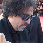 „Tim burton“ von Pina90 - Eigenes Werk. Lizenziert unter CC BY 3.0 über Wikimedia Commons - http://commons.wikimedia.org/wiki/File:Tim_burton.jpg#/media/File:Tim_burton.jpg