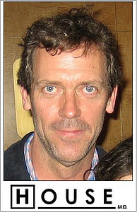 von House_logo.svg: es:Usuario:House derivative work: FCPB (Diskussion) (House_logo.svg + File:Hugh Laurie Actors Guild.jpg) [CC BY-SA 2.0 (http://creativecommons.org/licenses/by-sa/2.0) oder Public domain], via Wikimedia Commons