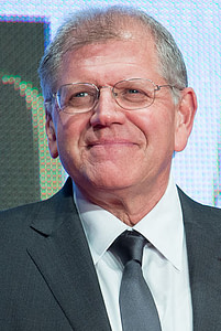 "Robert Zemeckis "The Walk" at Opening Ceremony of the 28th Tokyo International Film Festival (21835891403) (cropped)" by Dick Thomas Johnson from Tokyo, Japan - Robert Zemeckis "The Walk" at Opening Ceremony of the 28th Tokyo International Film Festival. Licensed under CC BY 2.0 via Commons - https://commons.wikimedia.org/wiki/File:Robert_Zemeckis_%22The_Walk%22_at_Opening_Ceremony_of_the_28th_Tokyo_International_Film_Festival_(21835891403)_(cropped).jpg#/media/File:Robert_Zemeckis_%22The_Walk%22_at_Opening_Ceremony_of_the_28th_Tokyo_International_Film_Festival_(21835891403)_(cropped).jpg
