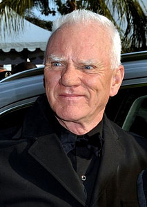 «Malcolm McDowell Cannes 2011» участника Georges Biard. Под лицензией CC BY-SA 3.0 с сайта Викисклада - https://commons.wikimedia.org/wiki/File:Malcolm_McDowell_Cannes_2011.jpg#/media/File:Malcolm_McDowell_Cannes_2011.jpg