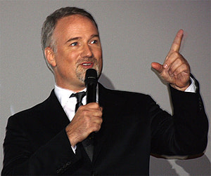 «David Fincher (2012) 4» участника Elen Nivrae from Paris, France - cropped and revised version of IMG_9270. Под лицензией CC BY 2.0 с сайта Викисклада - https://commons.wikimedia.org/wiki/File:David_Fincher_(2012)_4.jpg#/media/File:David_Fincher_(2012)_4.jpg