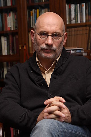 «B.Akunin» участника Strunin - Received directly from the author. Под лицензией CC BY-SA 4.0 с сайта Викисклада - https://commons.wikimedia.org/wiki/File:B.Akunin.JPG#/media/File:B.Akunin.JPG