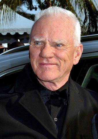 «Malcolm McDowell Cannes 2011» участника Georges Biard. Под лицензией CC BY-SA 3.0 с сайта Викисклада - https://commons.wikimedia.org/wiki/File:Malcolm_McDowell_Cannes_2011.jpg#/media/File:Malcolm_McDowell_Cannes_2011.jpg